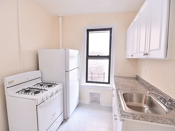 2nd image of 409 E 204th St #10