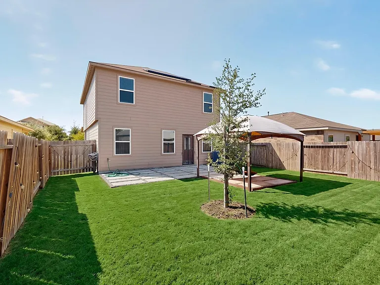 1382 Breanna Ln — Photo 29