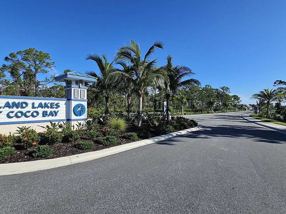 Entrance to Coco Bay