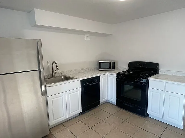 2946 Ogden Ave — Photo 11