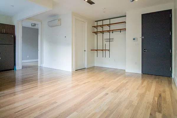 Rented by EXR | media 22