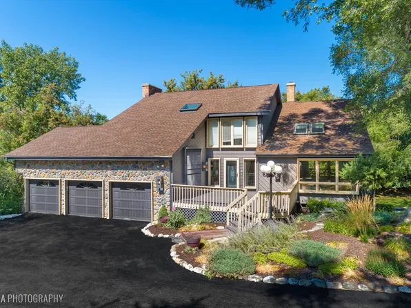 255 Indian Trail Rd, North Barrington, IL 60010