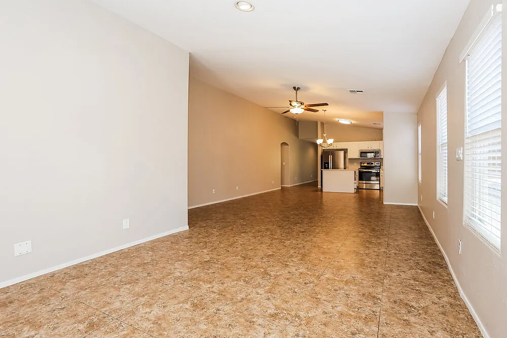 4 bed, 2.0 bath, 1682 sqft, $1,990 — Photo 4