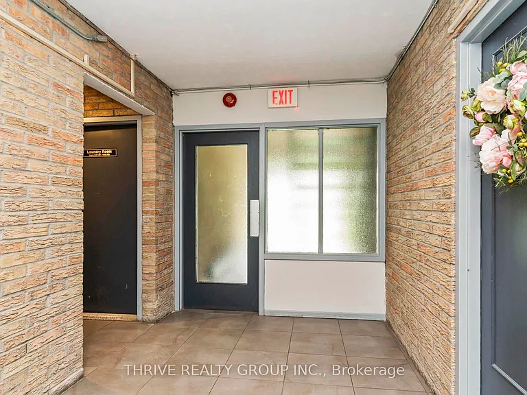 635 Wonderland Rd S #4 — Photo 4