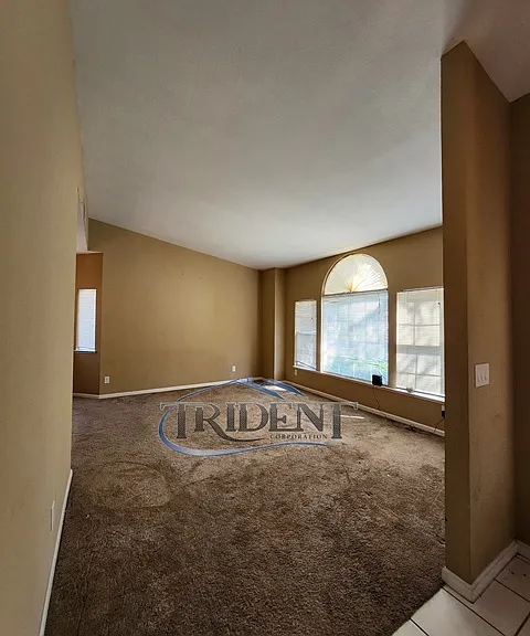 1105 Johnathan Dr — Photo 2