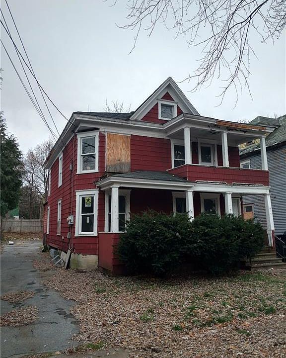1st image of 323-25 W Calthrop Ave W