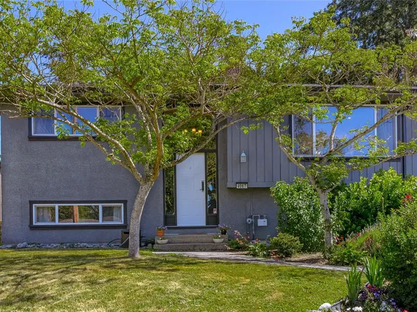 4067 Cedar Hill Cross Rd, Saanich, BC V8X 2J2