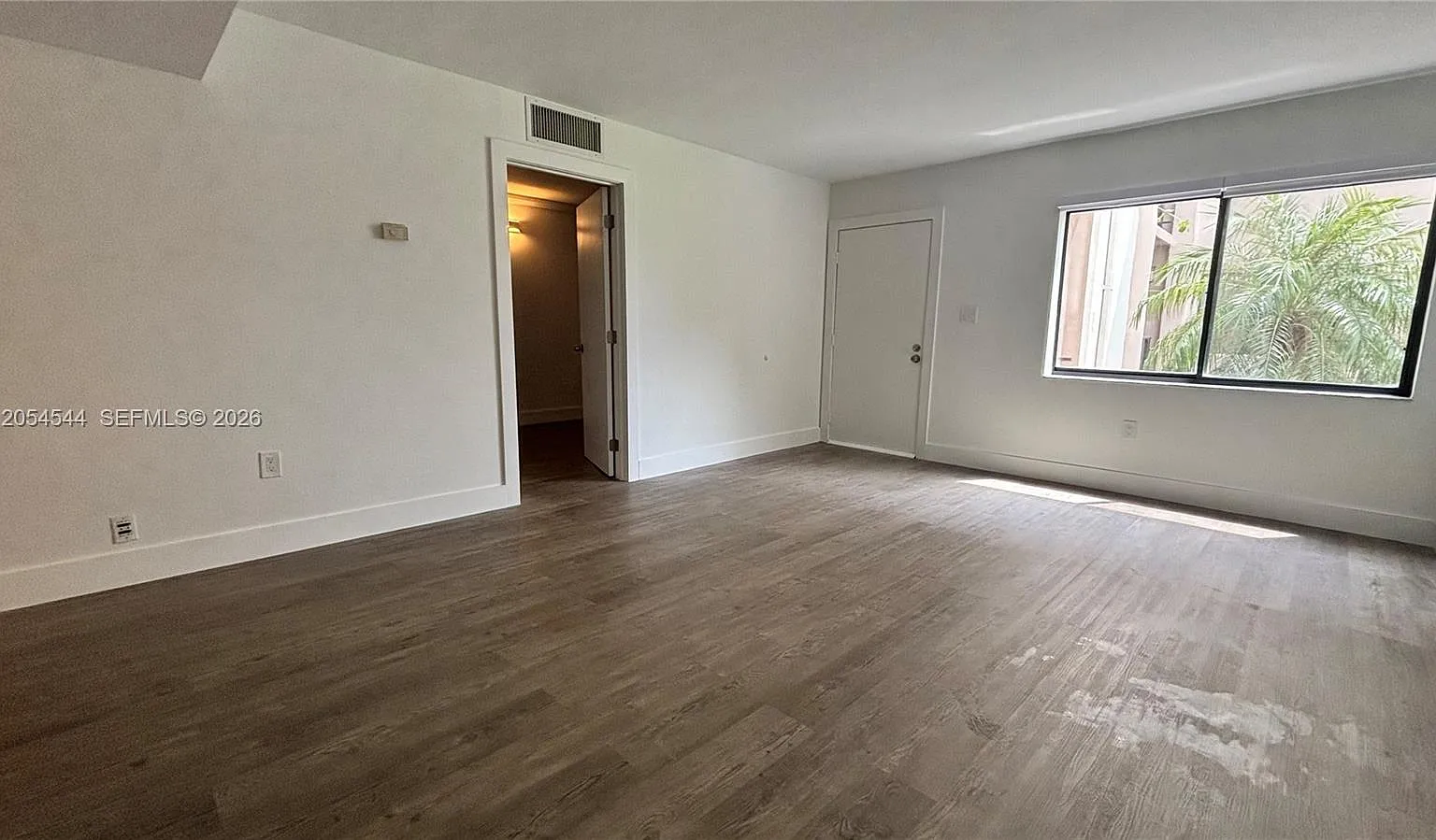 Horizons West Condo #6 — Photo 4