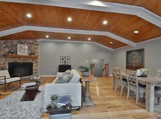 203 Henry Pl, Wyckoff, NJ 07481