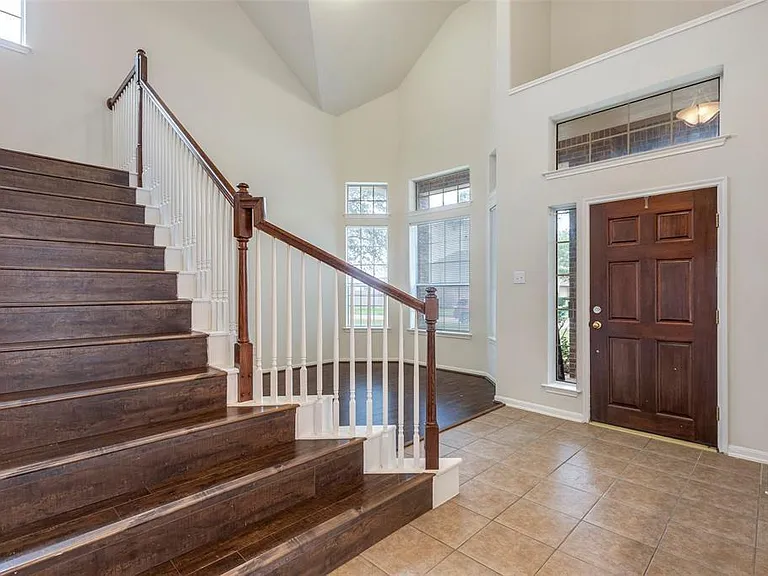 6604 Trenton Lake Ln — Photo 2