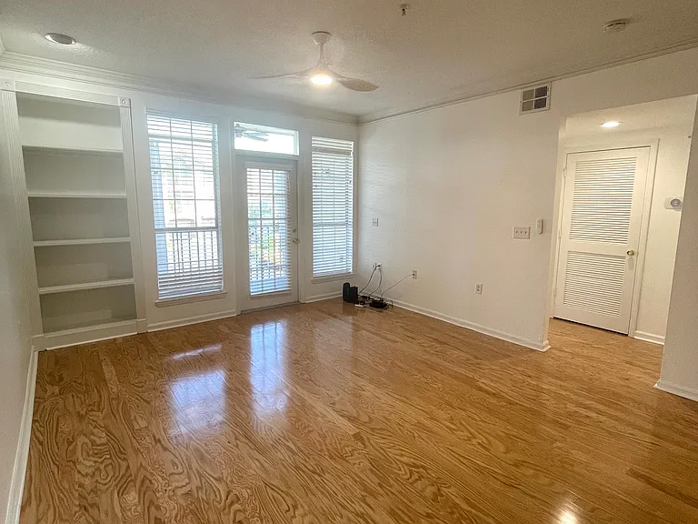 2201 Bay Club Cir — Photo 18
