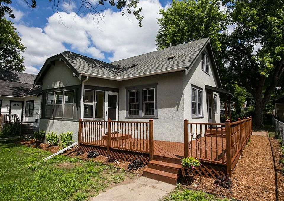 Great curb appeal ! Wrap around deck !