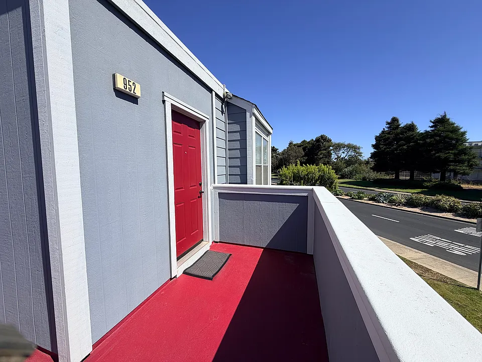 952 Mission Rd