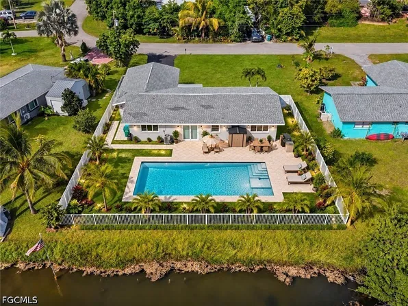 1206 NE 4th Ter, Cape Coral, FL 33909
