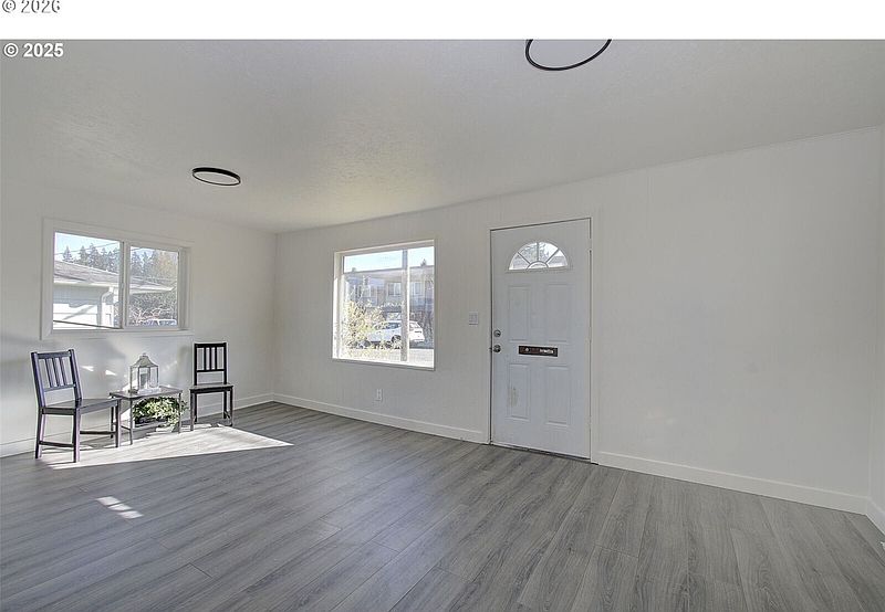 5th image of 105 redpath Street