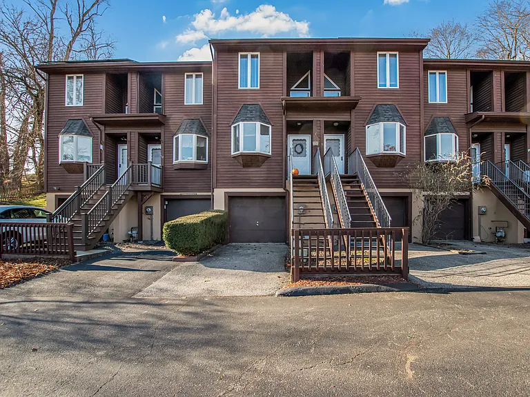 8 Davids Ln — Photo 1