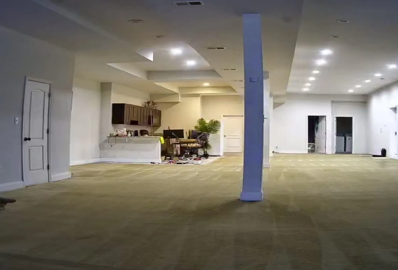 Studio, 1900 sqft, $1,600 — Photo 1