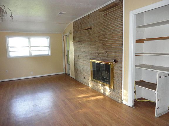 3rd image of 133 Poplar Cir