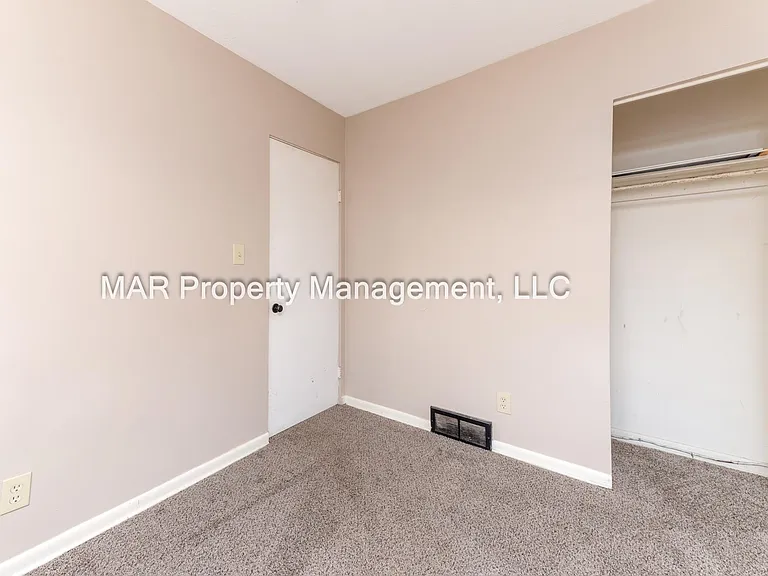 1035 Chester Ave #UP — Photo 10