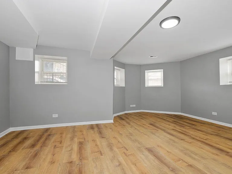 5201 S Calumet Ave — Photo 3