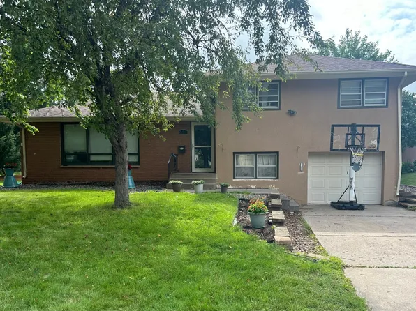 641 Cresthaven Dr, South Saint Paul, MN 55075