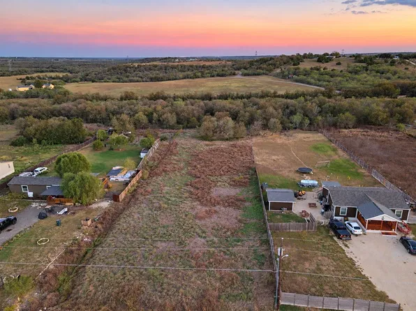 310 Rancho Linda Dr, Lockhart, TX 78644