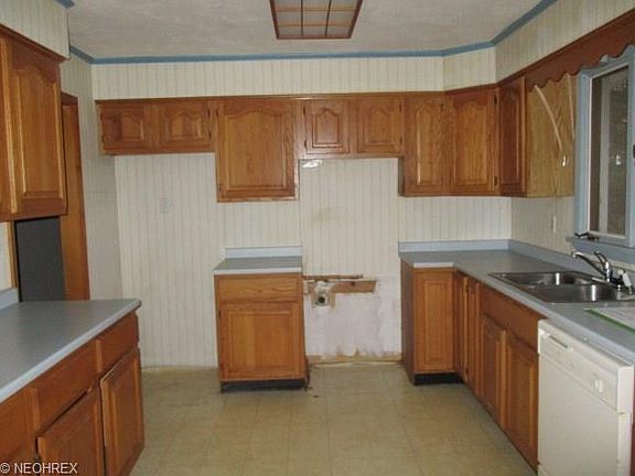 5th image of 3980 Englewood Dr