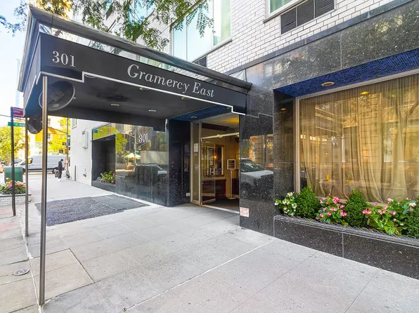 301 E 22nd St APT 2R, New York, NY 10010