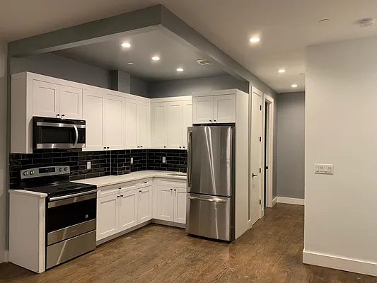 Rented by Premier Metro Realty Corp | media 3