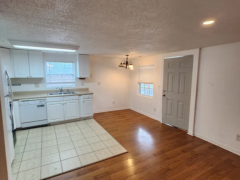 1607 E Fairview Ave — Photo 3