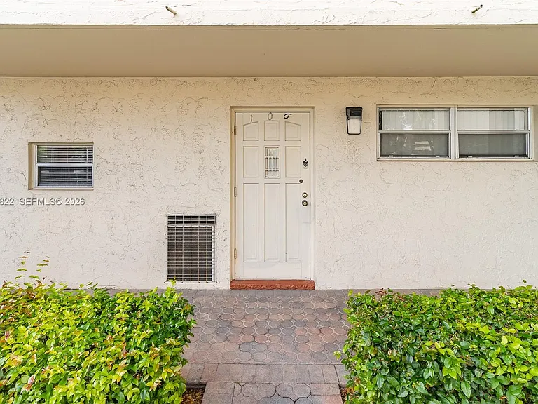 9820 S Hollybrook Lake Dr #106 — Photo 17
