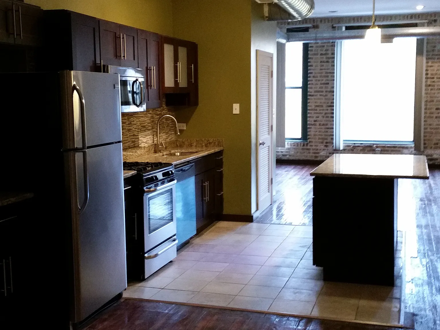2 bed, 1800 sqft, $3,100 — Photo 1