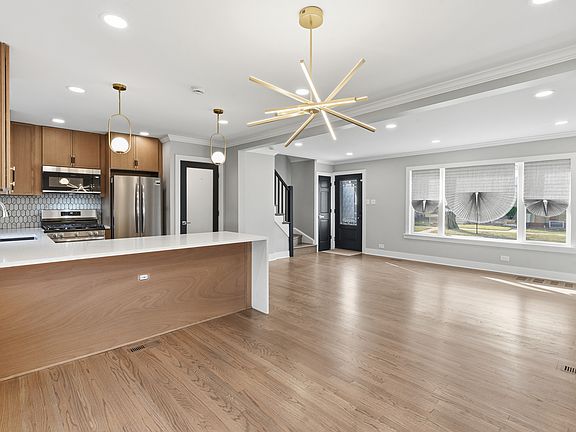 5th image of 600 E 87th Pl