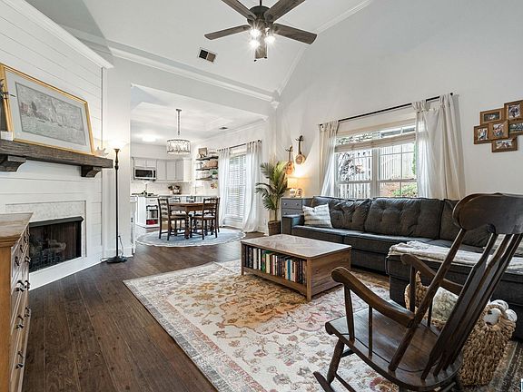 5th image of 300 Kingston Cir