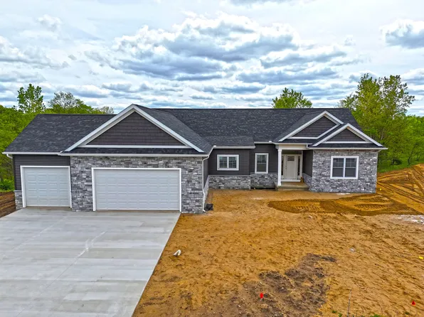 70055 Ashley Dr, Edwardsburg, MI 49112