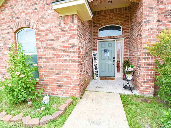 3rd image of 606 Cypress Wood Dr