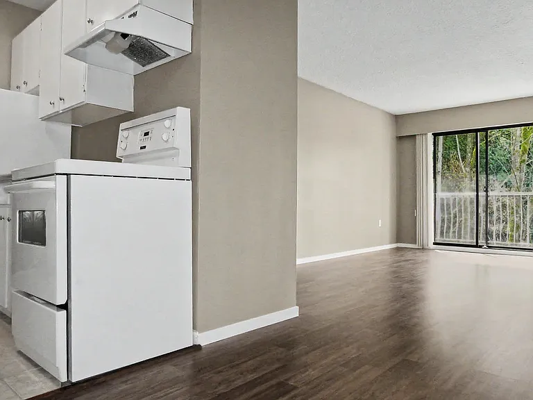2814 Pratt Cres — Photo 21
