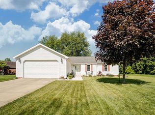2237 Bluewater Dr, Warsaw, IN 46580