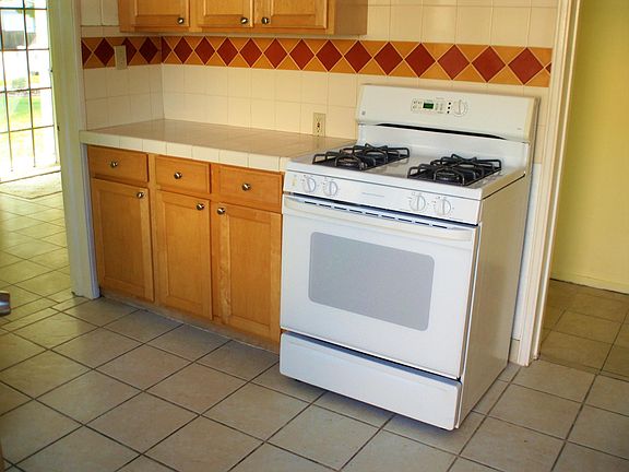 5th image of 265 W Duane Ave