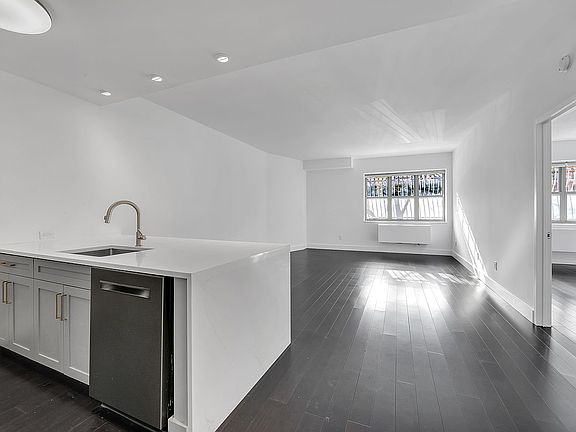 4th image of 516 W 47th St APT S1b