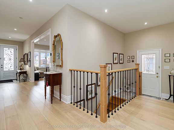 4th image of 15 Valleystream Cir