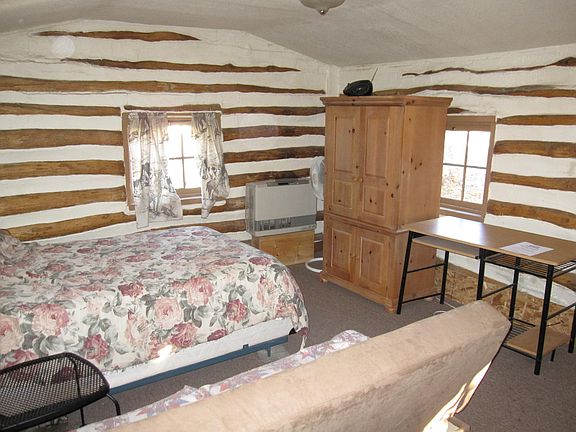 4th image of 308 S Oak St #4
