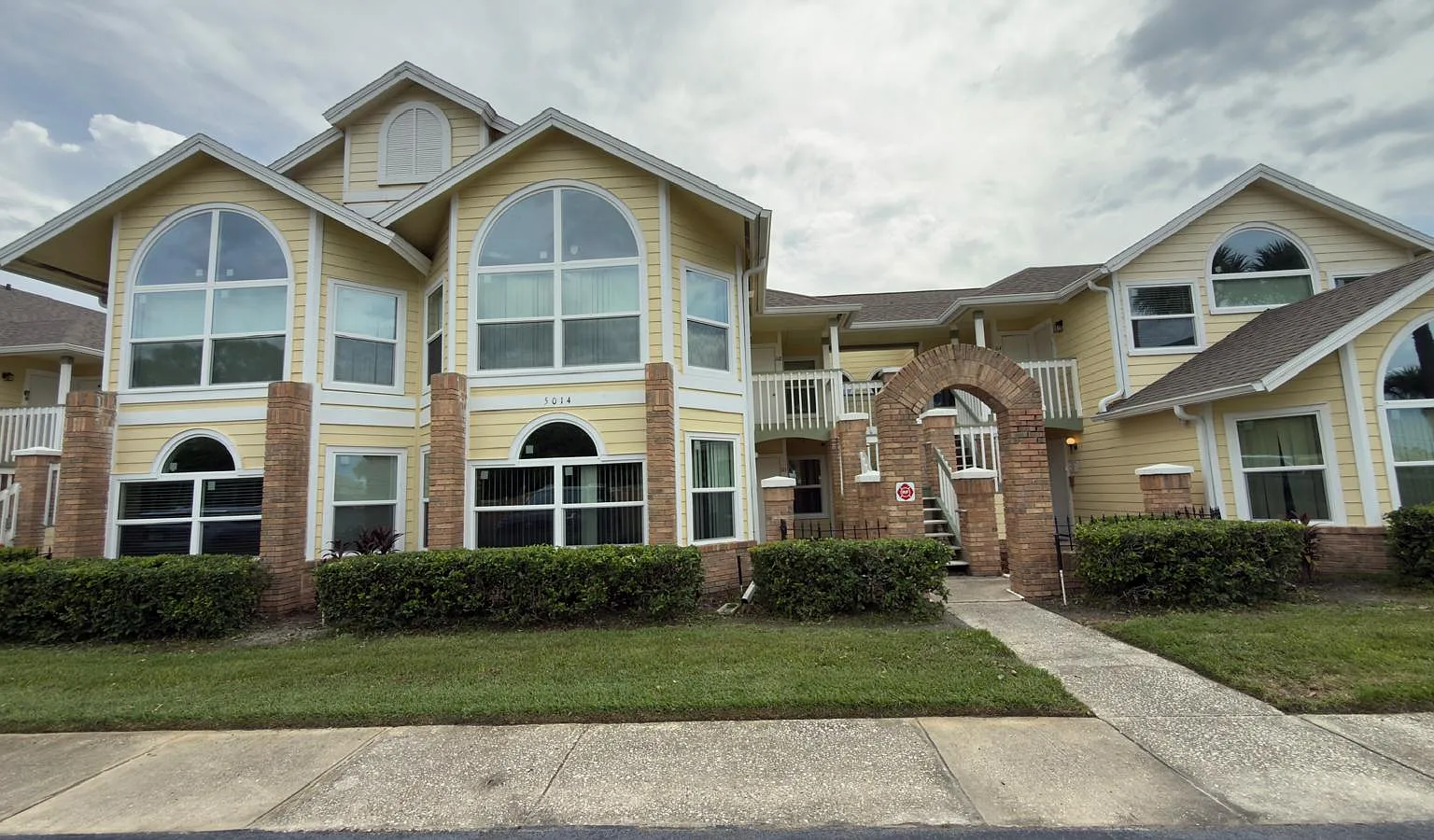 3 bed, 1220 sqft, $2,000 — Photo 2
