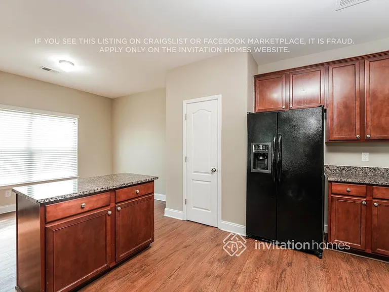 3118 Avondale Dr SE — Photo 8