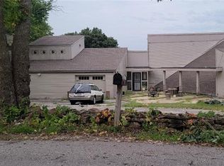 3901 Doctor Greaves Rd, Grandview, MO 64030