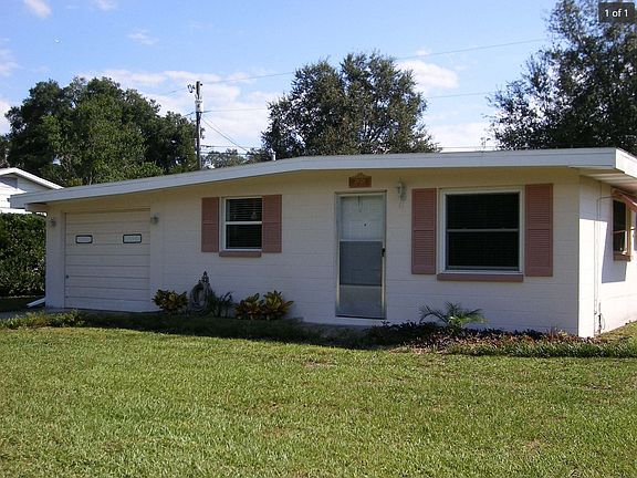 Photo taken prior to new electric garage door installation