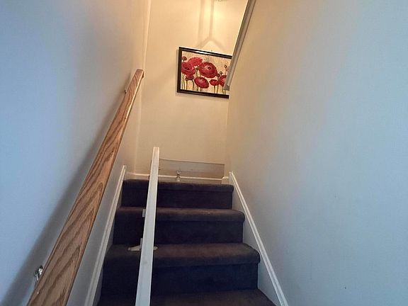 3rd image of 322 Cabinsglade Ct