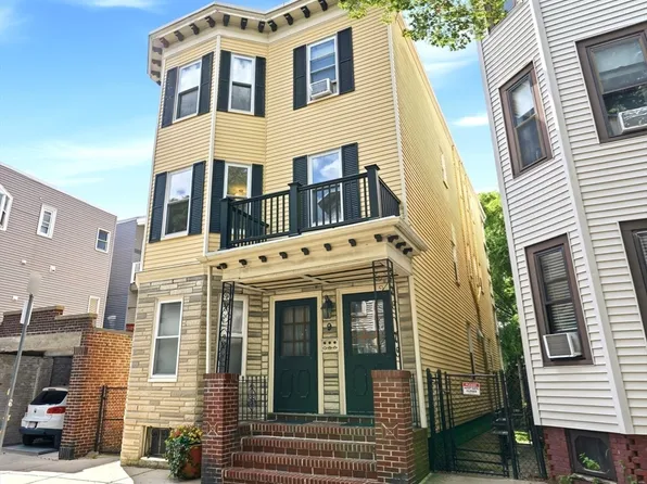 9 Hatch St #2, South Boston, MA 02127