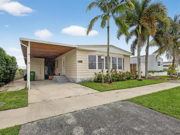 21831 S Heritage Cir, Pembroke Pines, FL 33029