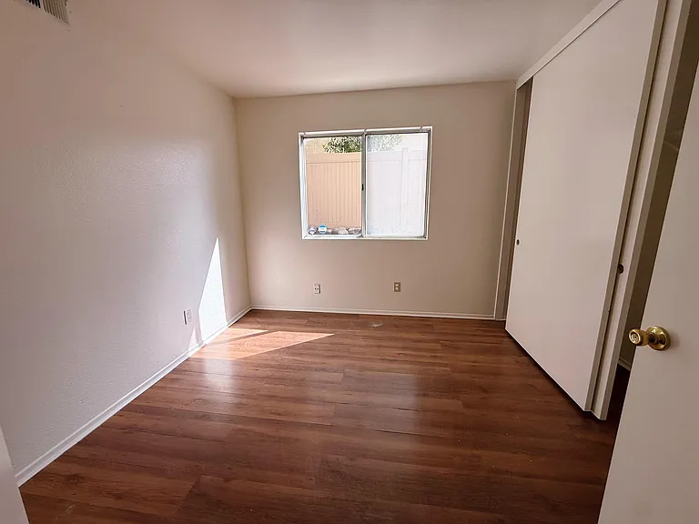 781 La Loma Ln — Photo 1